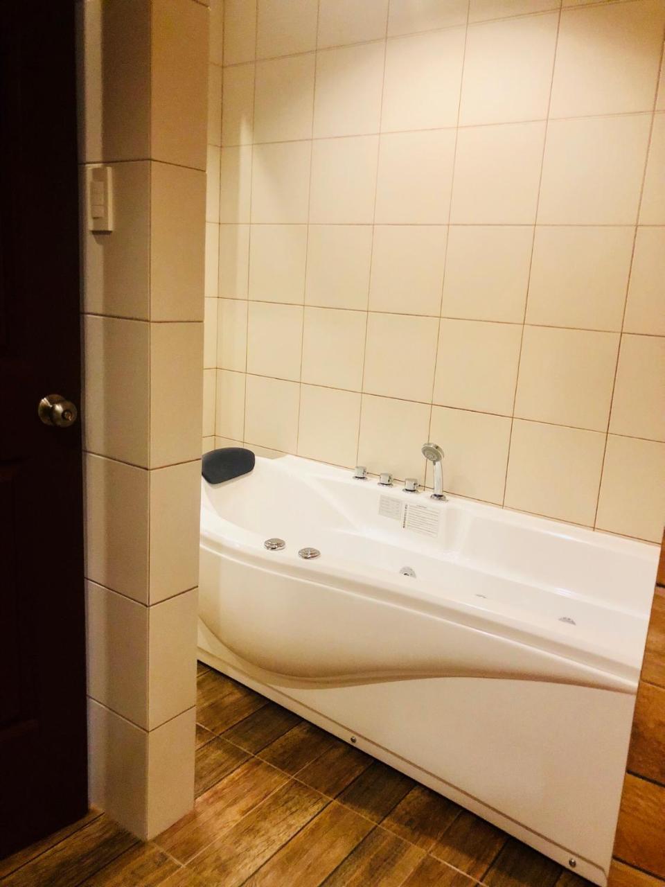 Hotel Apollo Lemery Exteriör bild